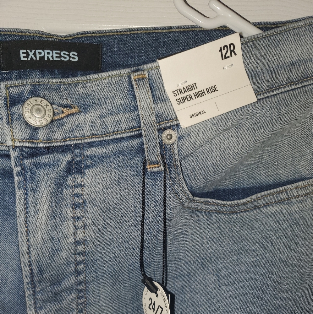 EXPRESS - Picture 3 of 4